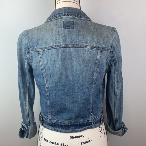 American Eagle Distressed Denim Trucker Jacket (Trucker Jacket) - Picture 3 of 8